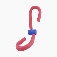 Thumbnail for Trainingsgerät mit gepolsterten pinken Schenkeln und blauem Mittelstück in S-Form