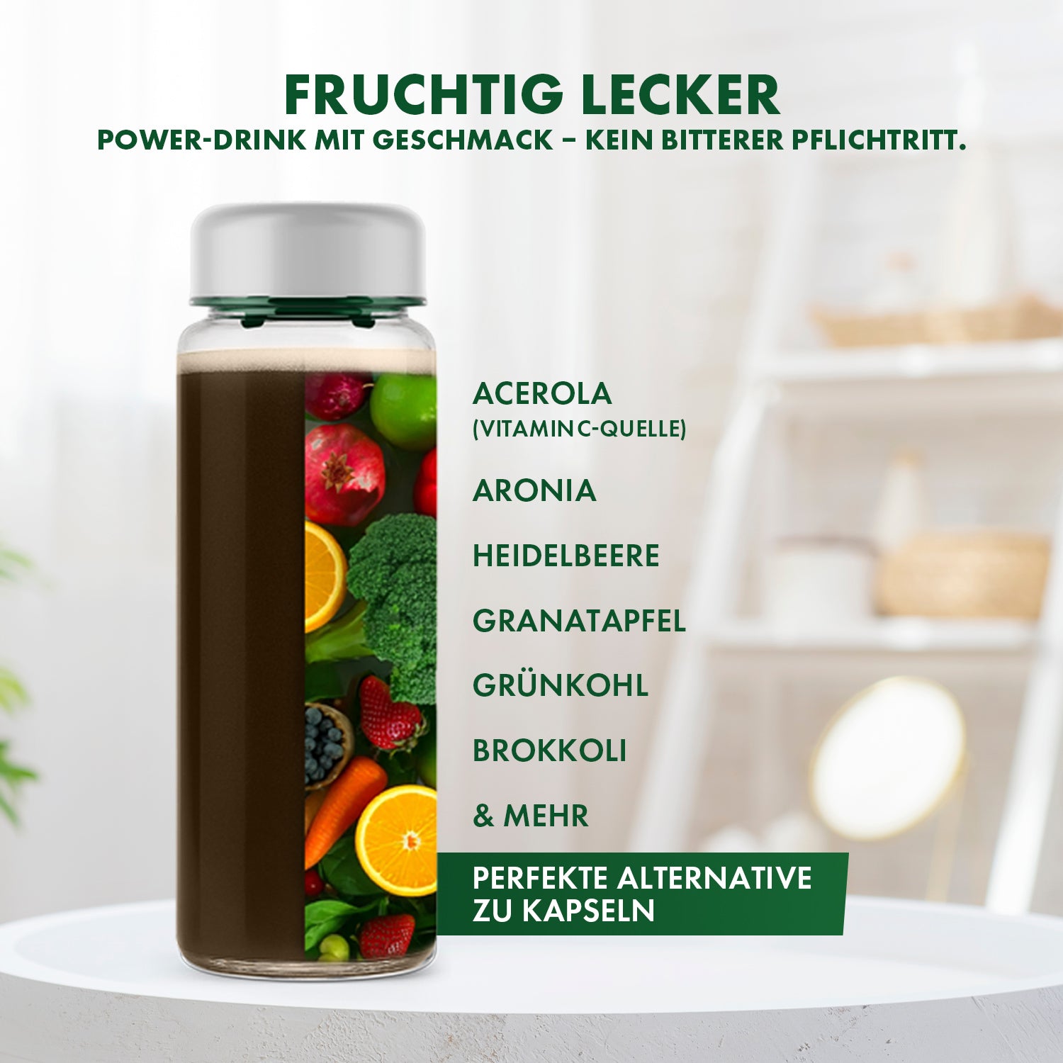 Getränkeflasche mit Dailixir, seitlich Aufdruck mit Früchten und Gemüse, braune Flüssigkeit