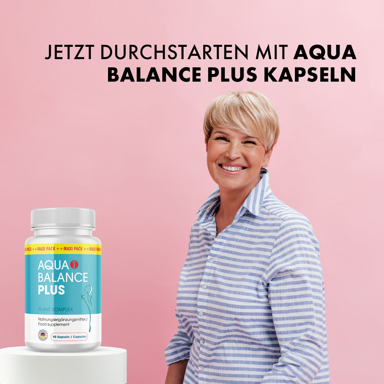 Lächelnde Frau neben Aqua Balance Plus Kapseln Dose vor rosa Hintergrund mit Produktwerbung