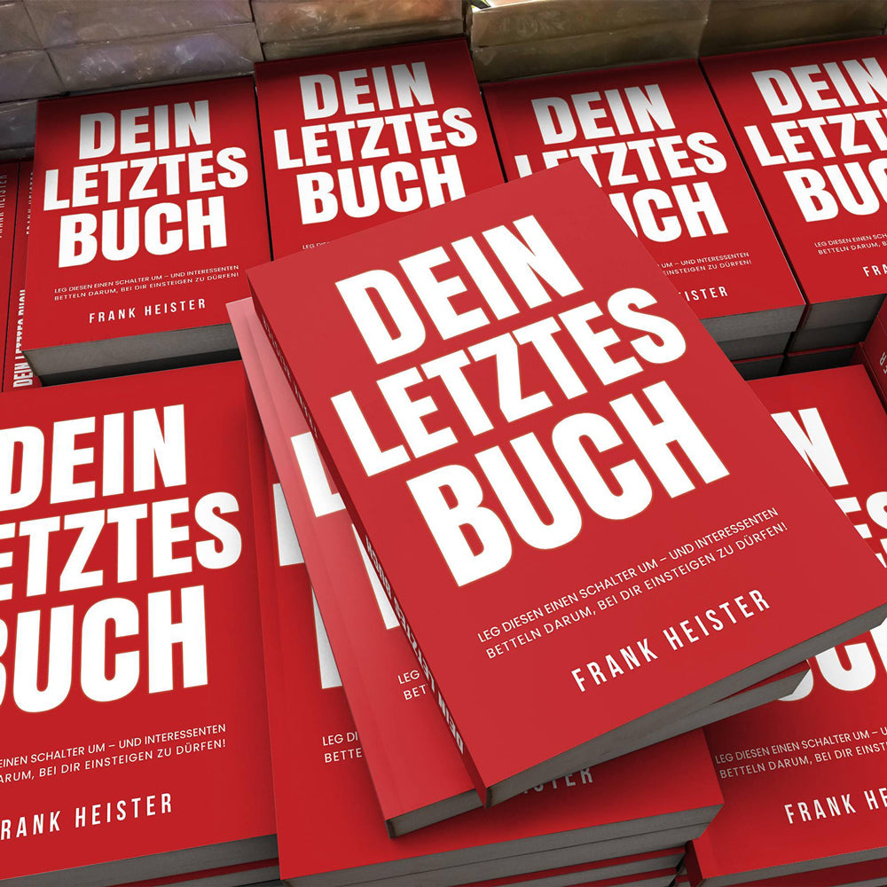 Mehrere Exemplare des Buchs Dein letztes Buch von Frank Heister gestapelt