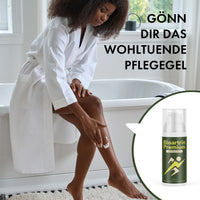 Thumbnail for Person im Bademantel trägt Creme auf Bein auf, daneben Flasche Bioartrin Premium