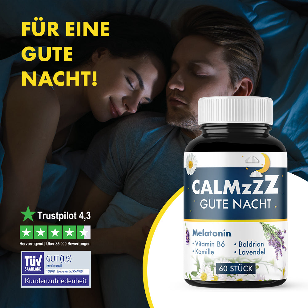 Calmzzz Nahrungsergänzung mit Melatonin vor ruhendem Paar mit Trustpilot und TÜV Auszeichnung