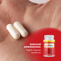Thumbnail for Hand mit zwei weißen Kapseln, Text tägliche Einnahme von 2 Kapseln, CardioNova Dose