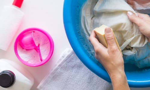fettflecken entfernen kleidung hände waschen